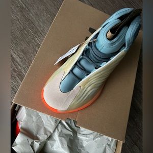 Adidas Yeezy QNTM Boost Hi-Res Coral BRAND NEW!